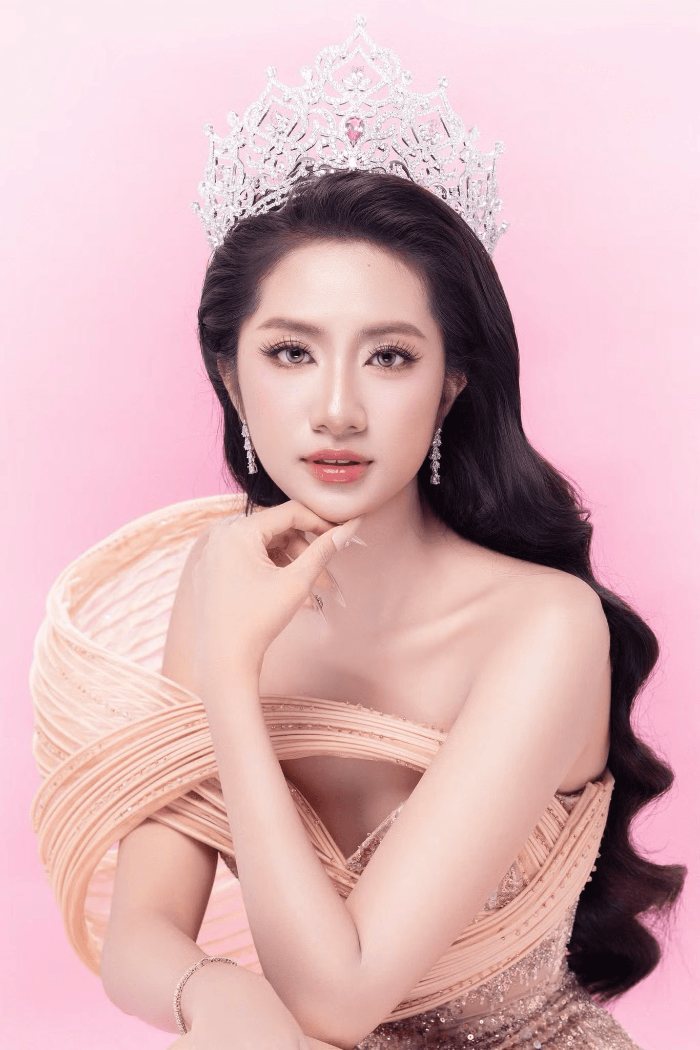 Hoa hậu Hà Trúc Linh